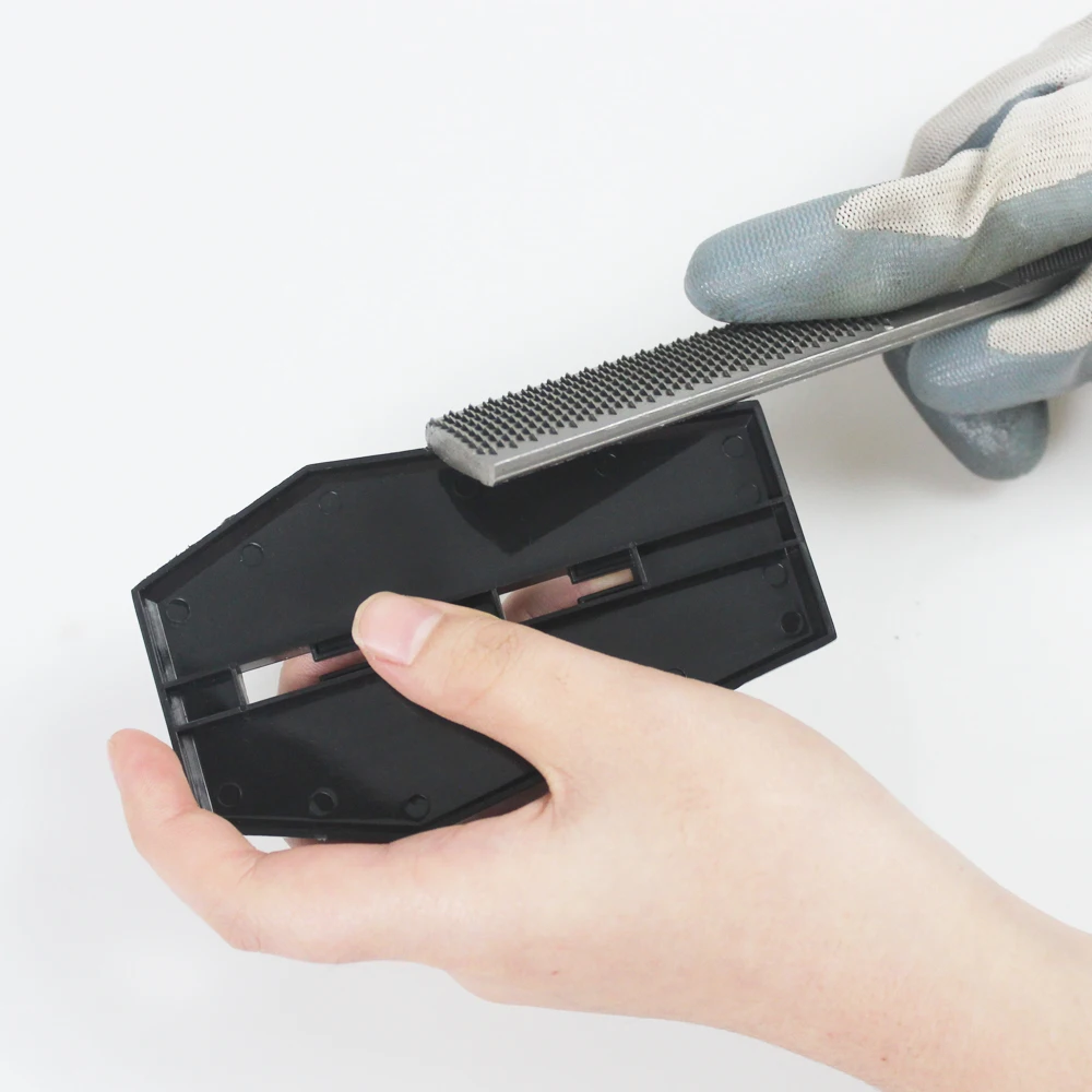 Lima multifunzionale 4 in 1, lima manuale in acciaio ad alto tenore di carbonio, con punte piatte/semicircolari e custodia Oxford nera.