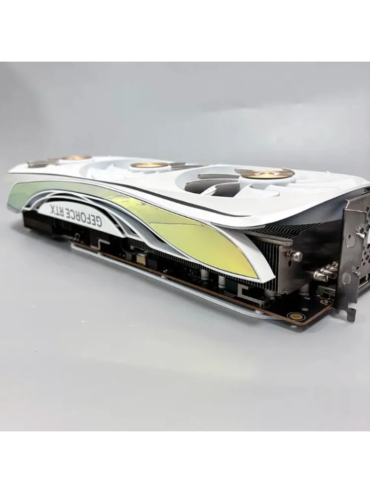 RTX 4090 – uszkodzona karta graficzna, materiały z kart, płytka, radiator, płytka PCB. — 2