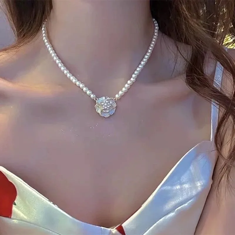 

Pearl Beaded White Camellia Flower Pendant Necklace For Women Ins French Collarbone Chain Valentine's Day Girlfriend Jewelry