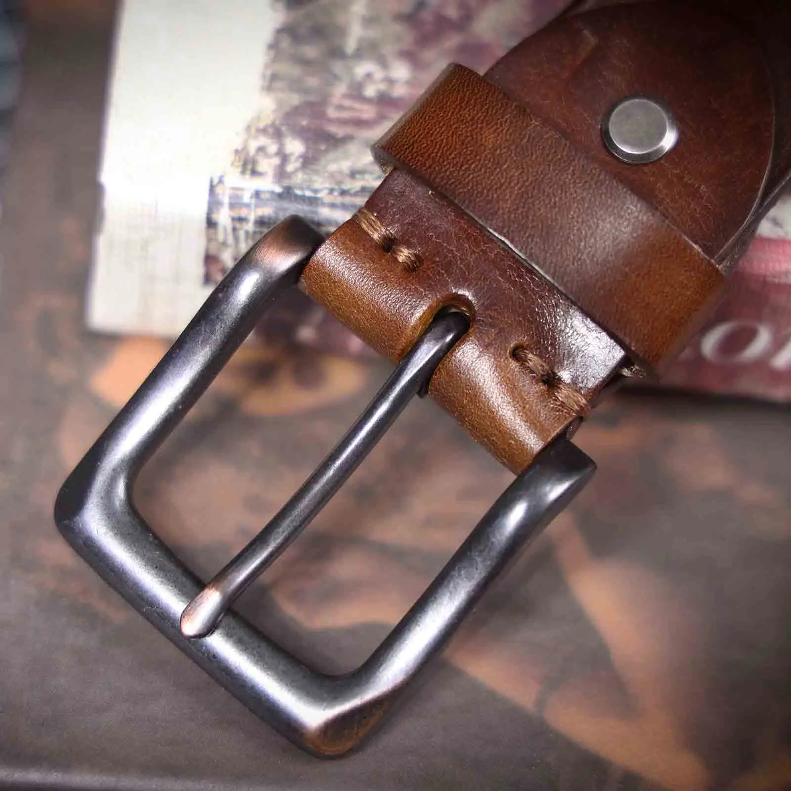 Vintage Echtleder Herren-Gürtel aus Rindsleder mit Dornschließe, Italienisches Verdicktes Leder mit Geschenkbox, Ideale Geschenkwahl – Detail 21