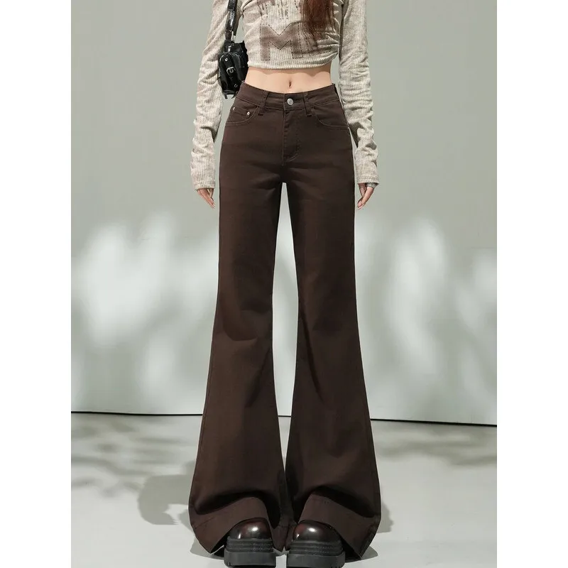 خريف 2025 جينز بيل بوت بلون القهوة للنساء سروال حافر مرن صغير الحجم عالي الخصر من القطن بسحاب