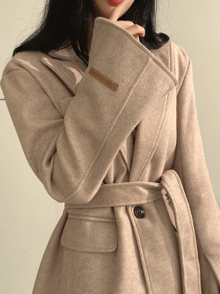 

Шикарное осенне-зимнее шерстяное пальто с поясом, длинное све, на одной пуговице, с лацканами, модное утягивающее женское пальто с разрезом по подолу