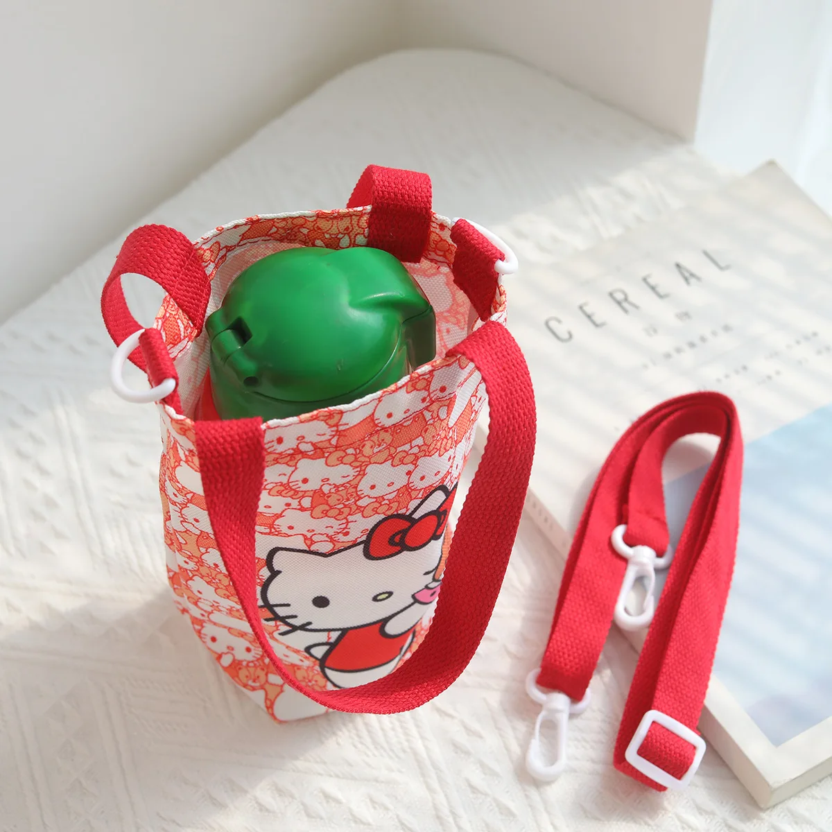 Sanrio Kuromi-Bolso de hombro de Hello Kitty, bolsa de almacenamiento portátil para botellas de agua, cubierta aislante para taza de lona, Anime