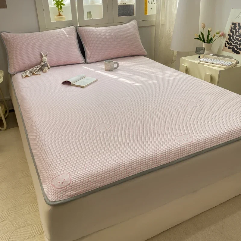 

2024 Hot New Product Ice Bean Jacquard Little Ice Bear Series Cold Mat with High Aesthetic Value Ice Bean Soft Mat Bed Sheet