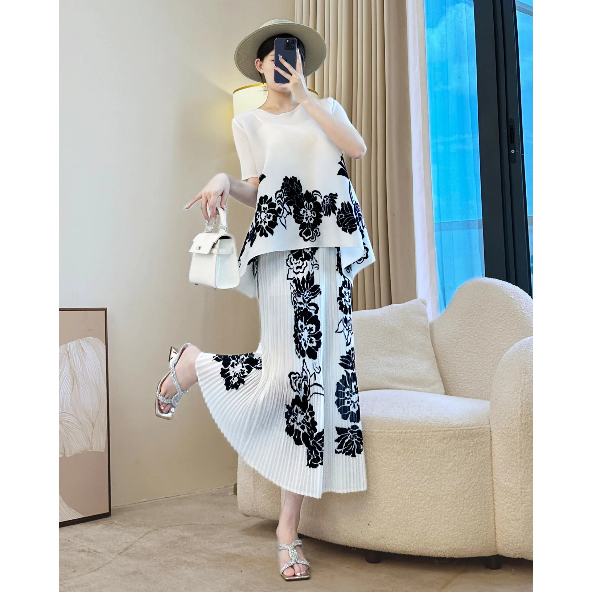 2025 Autunno Nuovo Miyake High-end Abito nero da donna Stampa a pieghe Primavera Top Gonna a pieghe Set a due pezzi