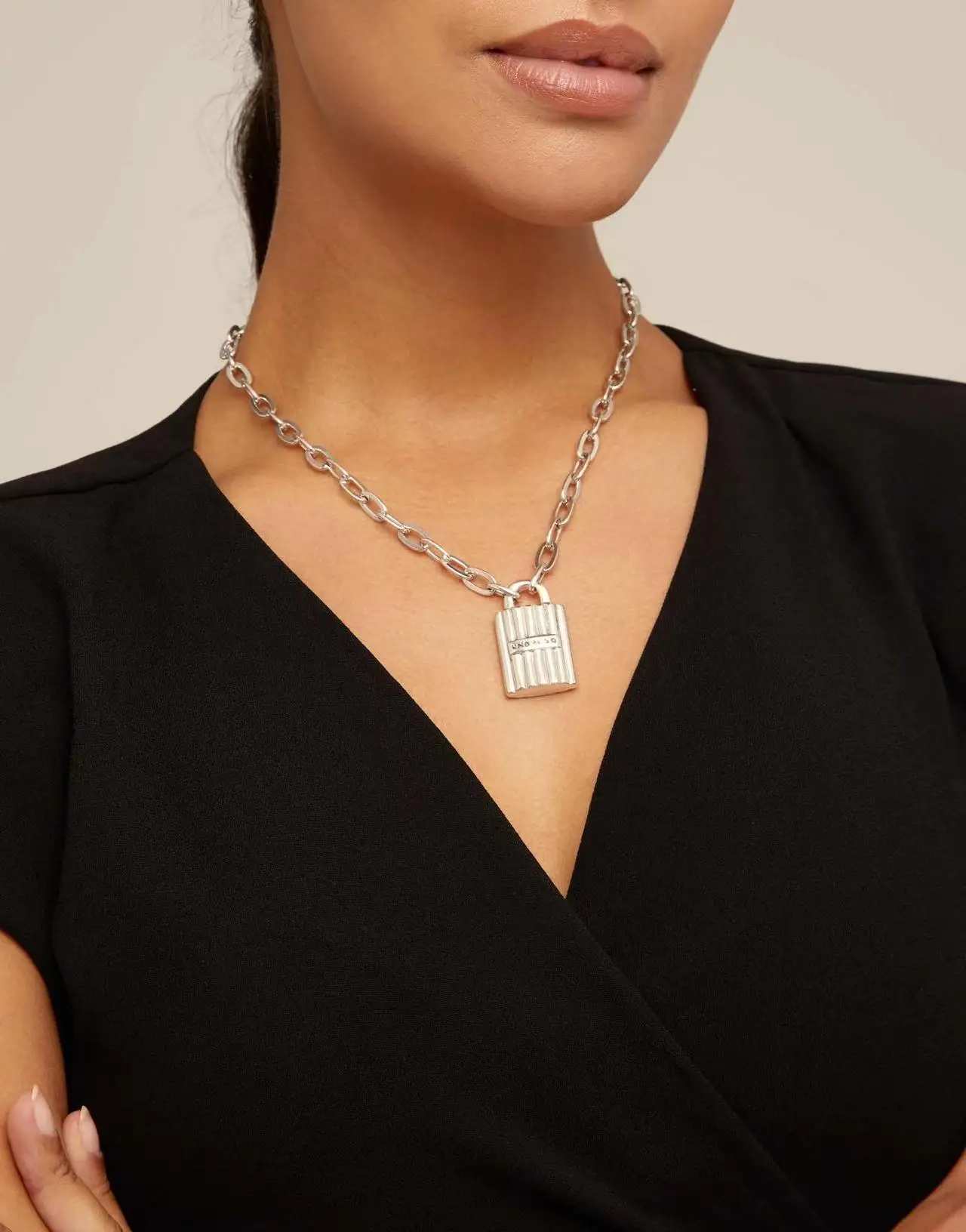 

MN 2023 unode50 Exquisite Fashion Electroplated 925 Silver Exquisite Lock Hanging Pieces Women's Necklace Romantic Holiday Gift