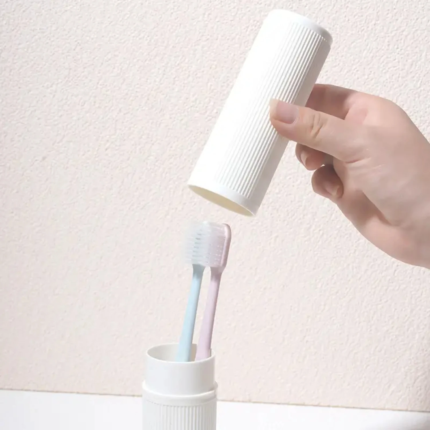Portable White Multi-functional Travel Toothbrush Case for Convenient On-the-Go Oral Care Storage Solution