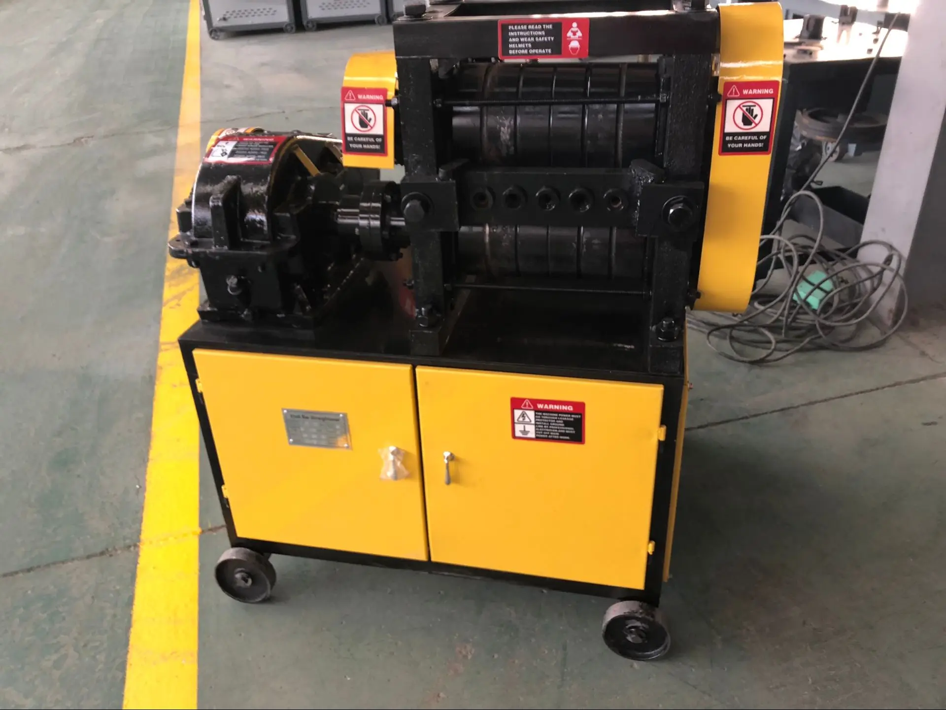 آلة استقامة شريط الخردة الصلبية GX10-25 لصناعات البناء مع محرك تروس يحمل المكونات الأساسية