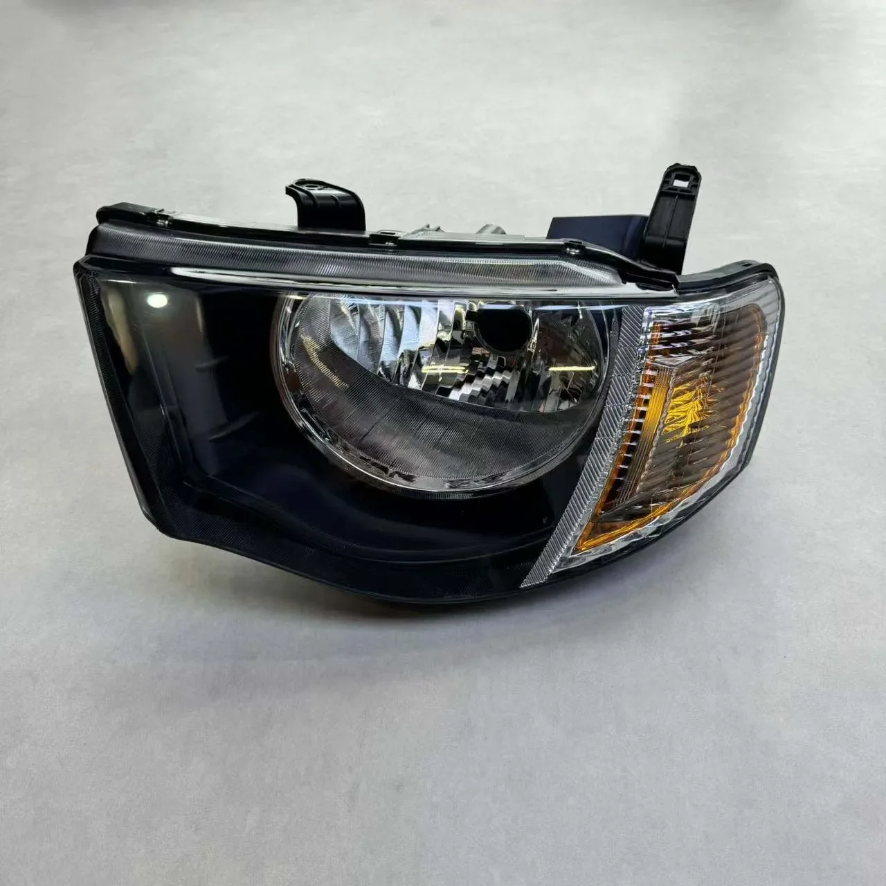 المصباح الأمامي لميتسوبيشي L200 تريتون 2009+ #3