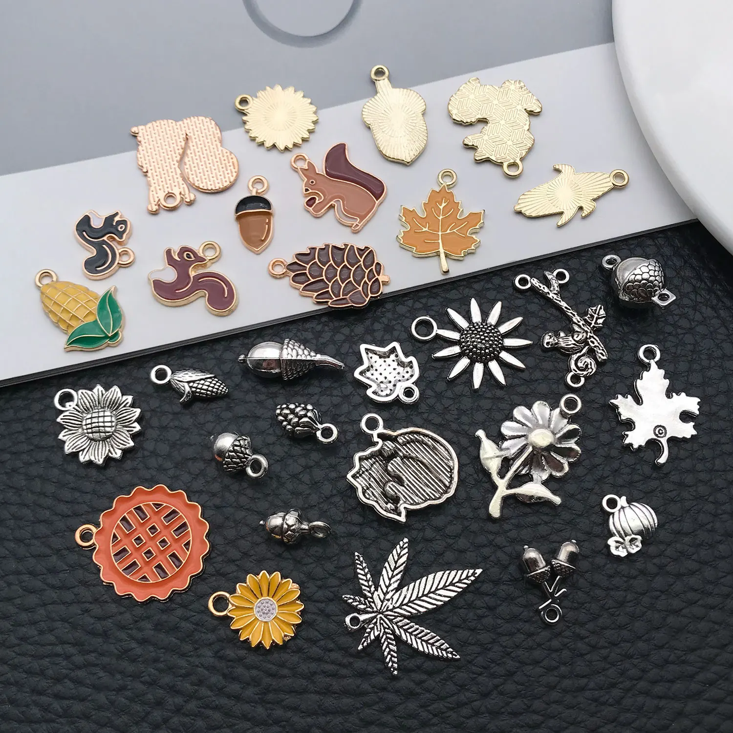 30pcs Drip Oil/Ancient Silver Zinc Alloy Thanksgiving Squirrel Pumpkin Charms Pendant DIY Necklace Keychain Jewelry Accessories