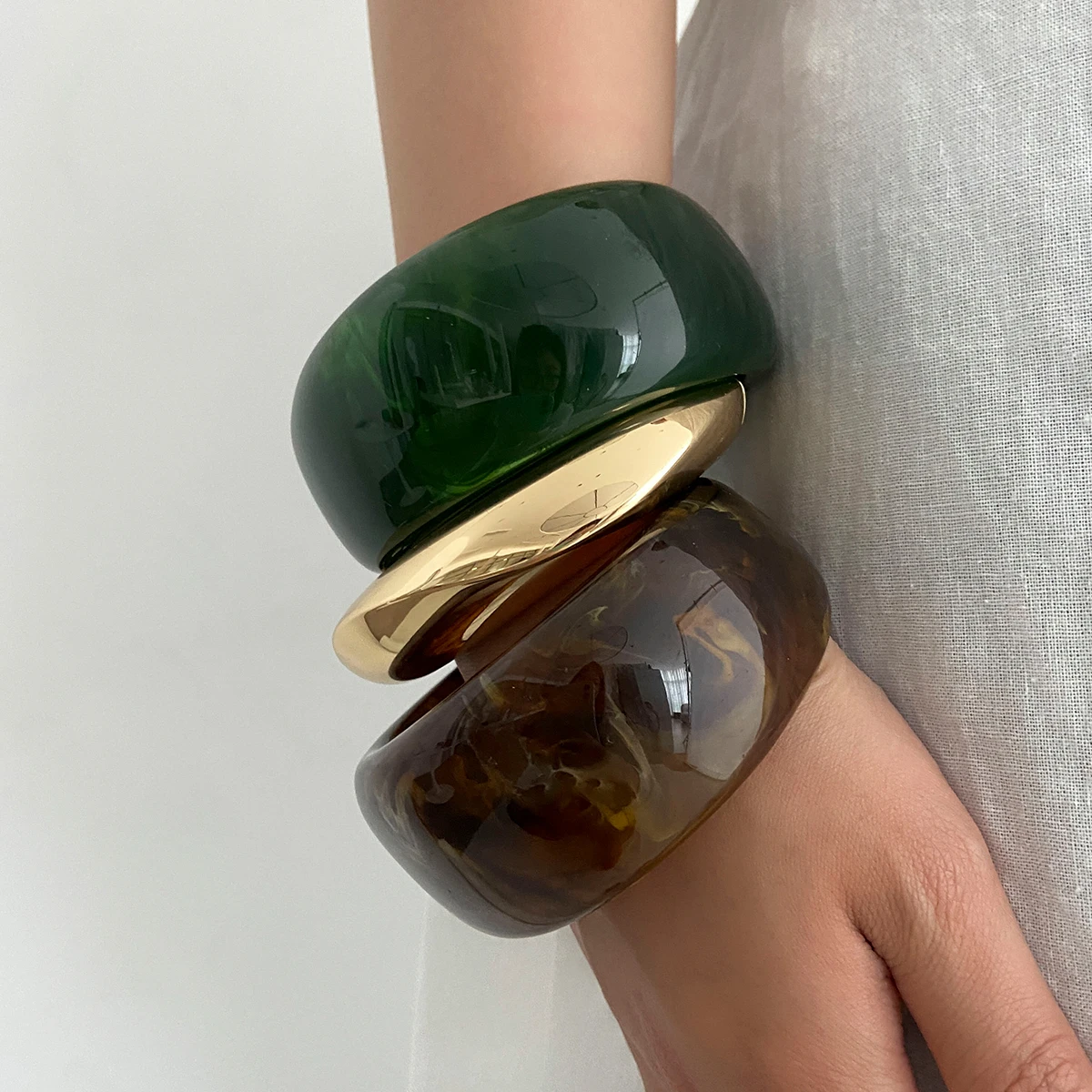 Ingemark Boho Y2K glänzende Acrylharz-Metall-breite Armbänder für Frauen 2022, neuer Trend, Kpop-Arm, klobige Armreifen, Pulseras-Schmuck