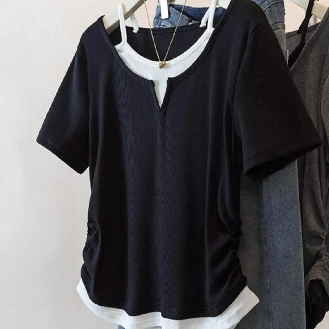 

Plus-size women's summer new commuting style loose slimming spliced versatile fake two-piece round neck short-sleeve T-shirt