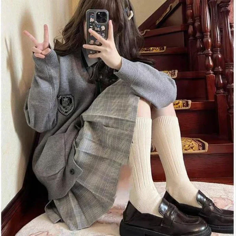 Autumn and winter casual long sleeved cardigan, popular women's cardigan jacket Fashion button V-neck gray cardigan