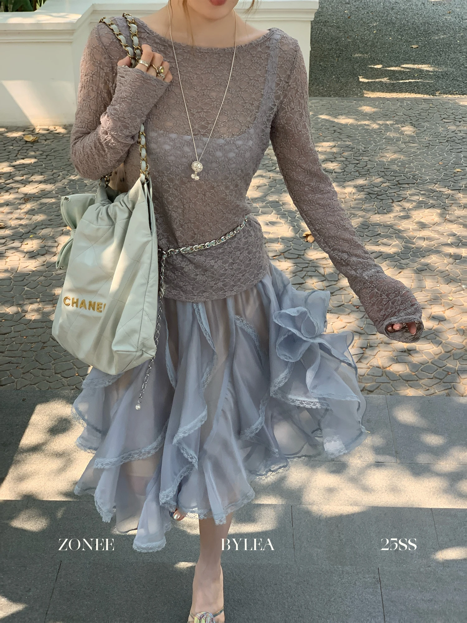 

Оригинальный дизайн, синяя асимметричная юбка средней длины, женская, с высокой талией, из полиуретана и эластичного волокна, для повседневной носки и свиданий.