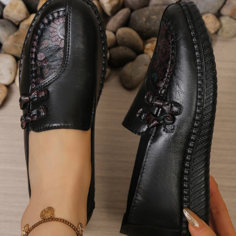 

Новые женские кожаные туфли без каблука 2026 года, весенне-осенние женские лоферы, классические туфли для мам, нескользящие, удобные