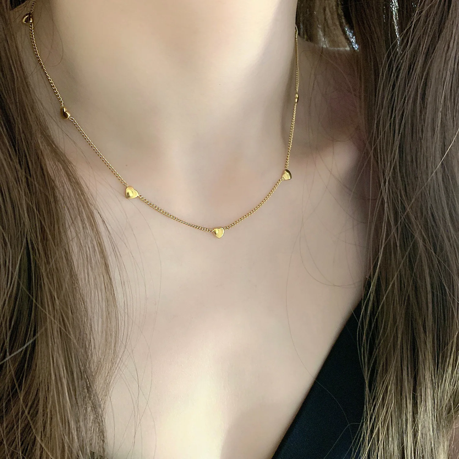 

Ожерелье Love из титановой стали с покрытием из 18-каратного золота