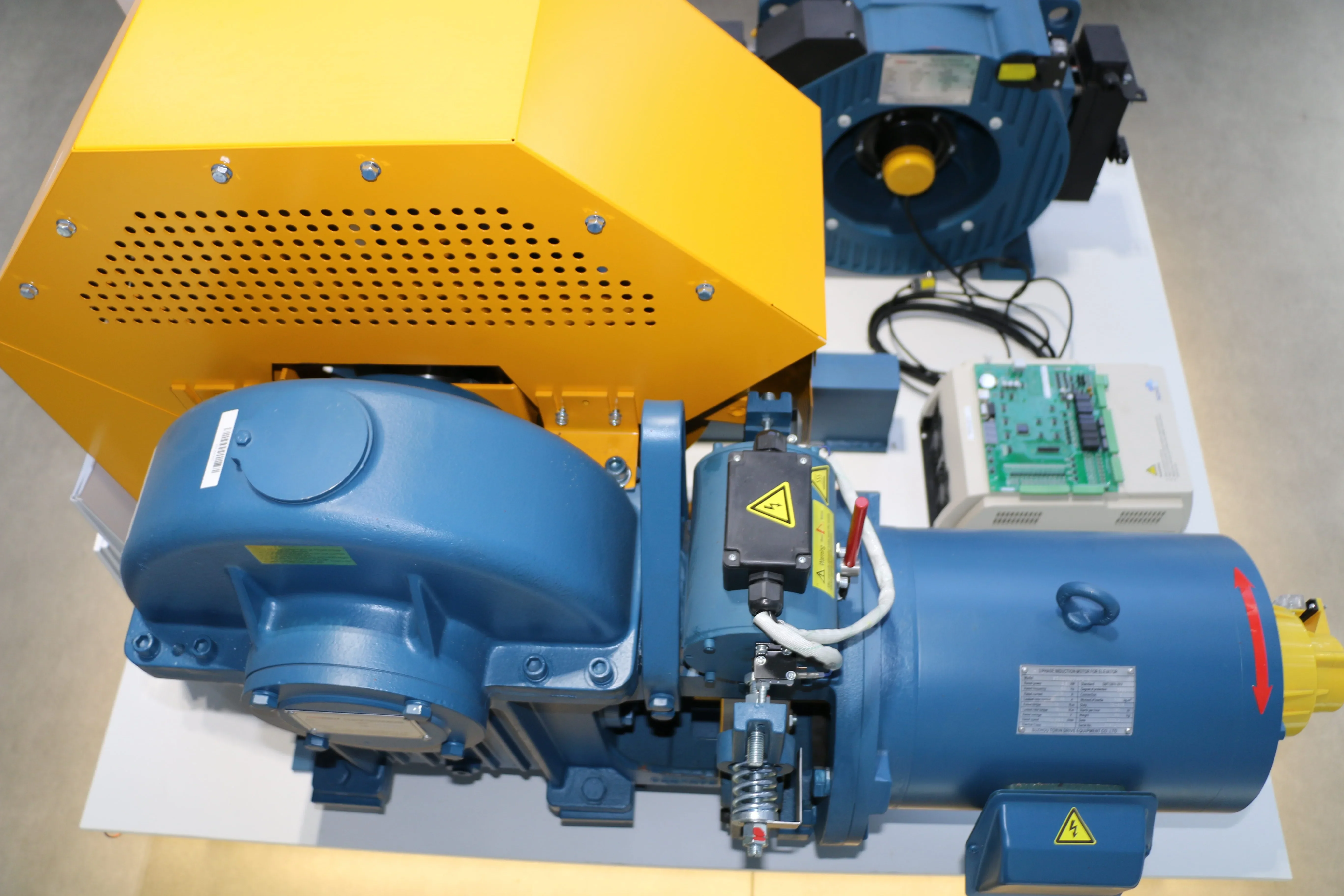 2000KG TORIN Lift Tractiemachine GTW7 Liftmotor