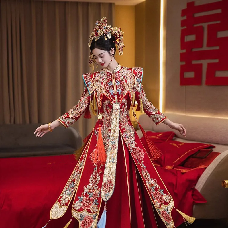 

Cheongsam Восточный винтажный тост Изысканная вышивка Феникса Одежда для свадьбы Традиционное китайское свадебное платье невесты с кисточками