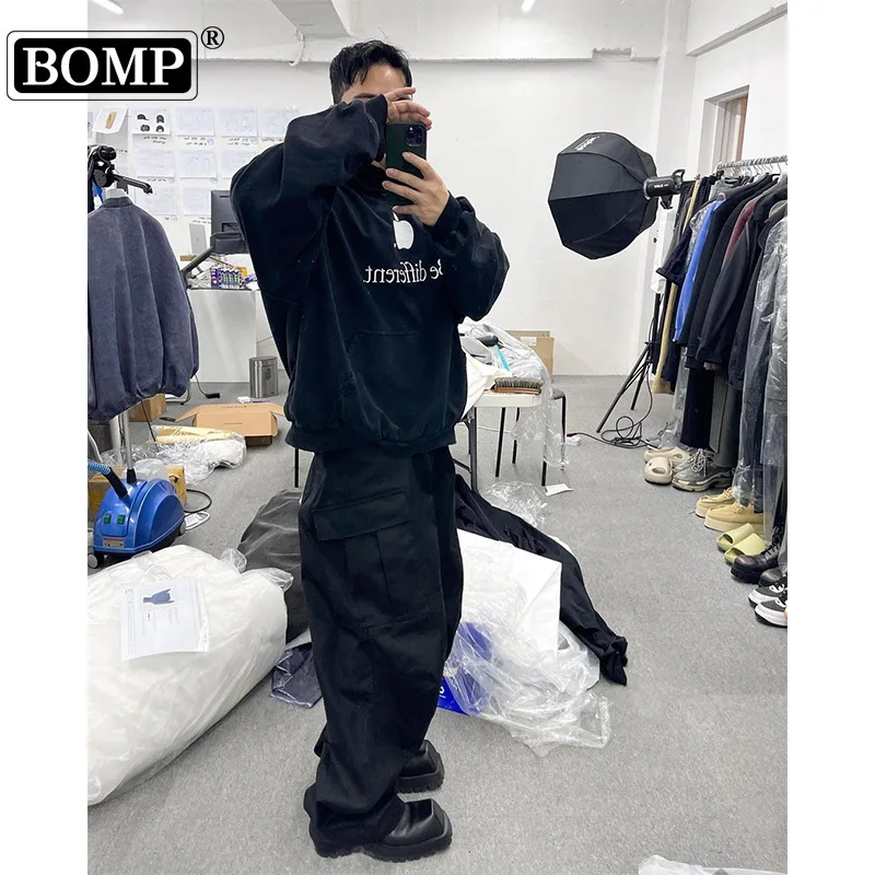 [Bomp] 2024 Herbst Kick Cargo Knie falten Silhouette solide geschnitten schwarz große Tasche Workwear Hosen Herren trend ige lose neue Mode