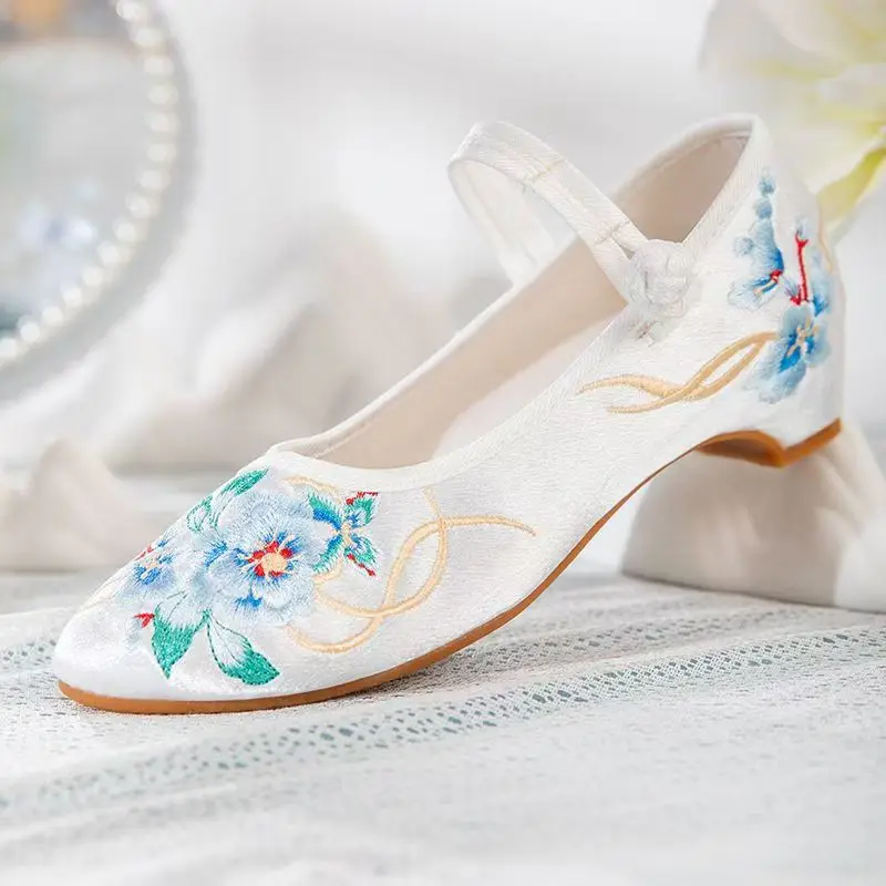 2024 Woman\'s Chinese Traditional Low Heel Embroidered Flower Shoe Soft Sole Non Slip Ethnic Style Buckle Strap Cheongsam Shoes
