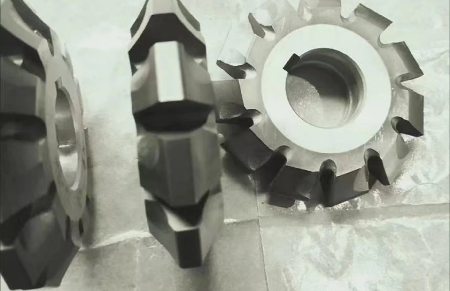 

NEW 1PCS Gear Milling Cutter inch HSS Gear Cutting Tools Pressure Angle 14.5 Degrees DP8 DP16D P18 DP20 1-8