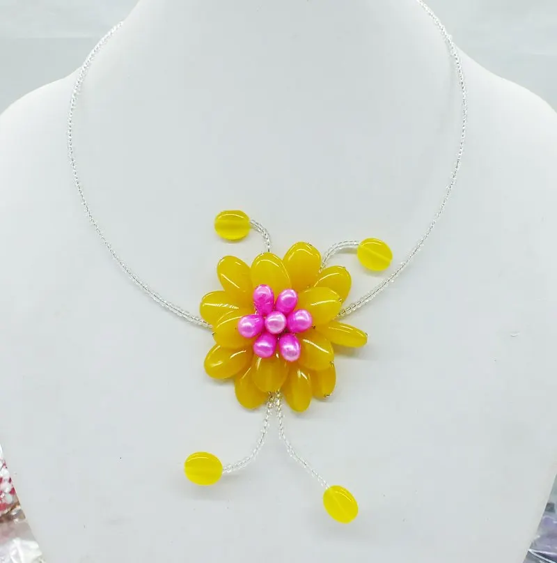 

Exquisite !! Great I love it Brazilian semi-precious stones flower necklace ,classic bohemian jewelry 19"