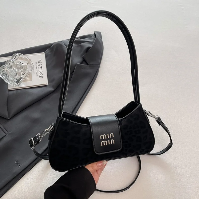 

Luxury Women's Crossbody-Bag Crafted From Star-Patterned Leather Featuring Paris Inspired And Casual Vintage Look​