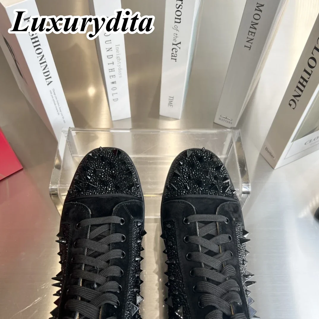 

Top Quality Womens Trendy Casual Sneakers Luxury Mens Real Leather Tennis Shoes Designr Red Sole Tide Lovers Rivet Shoes HJ1054
