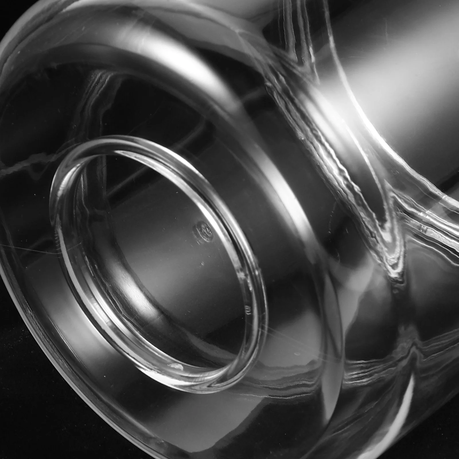 

Round Tissue Box Acrylic Material Space Saving Paper Towel Dispenser for Home Office Bathroom Roll Holder Transparent Refill