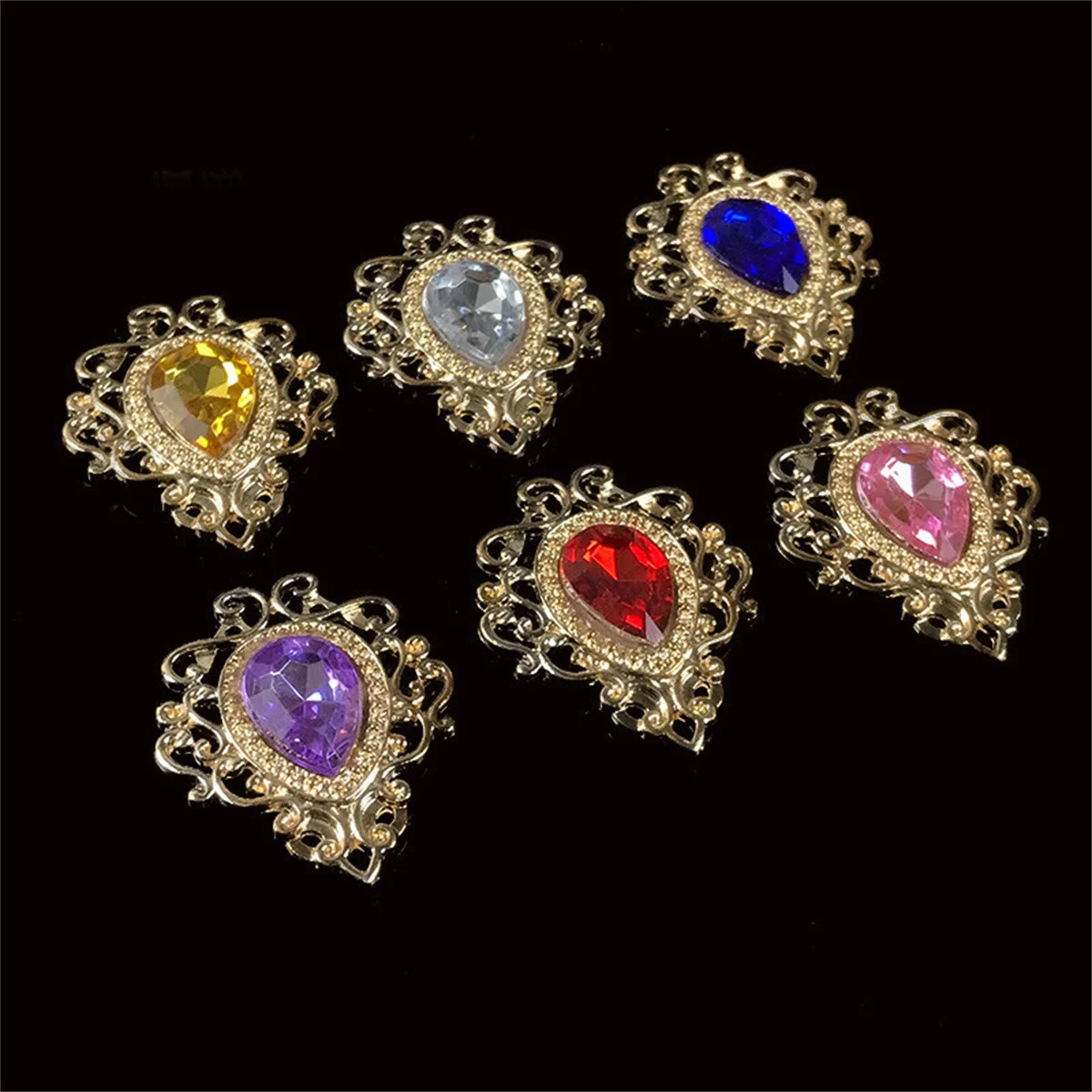 Z45 3Pcs Palace gemstones hollowed lace water droplets gemstones minimalist corsage pin accessories alloy accessories