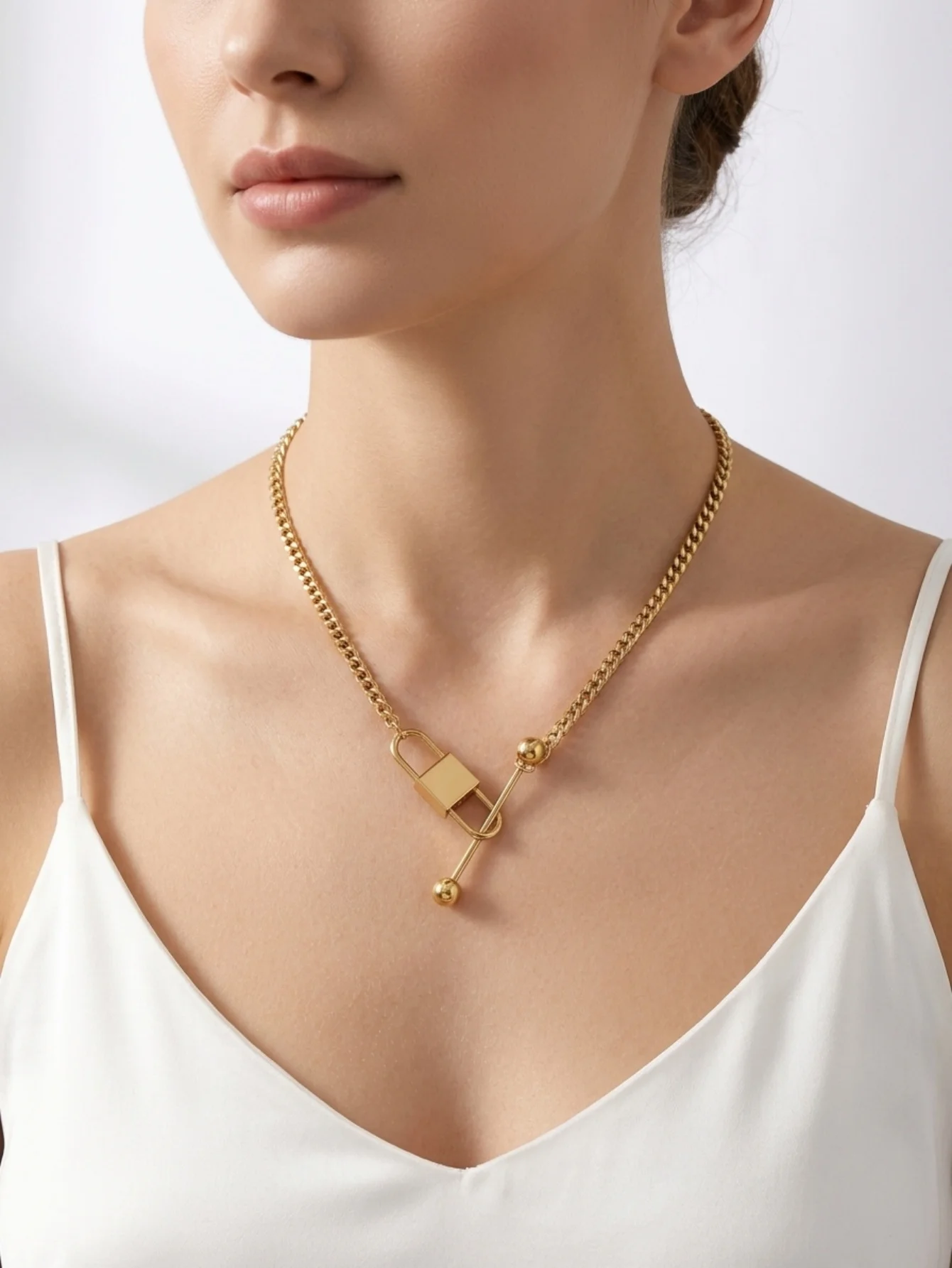 1 Piece Stainless Steel 18K Gold Thick Cuban Chain Pendant Necklace, Vintage Square Lock Geometric Clavicle Chain, Suitable for Women's Sweet and Cool Street Style, Sweatshirt and Denim Outfits, Unique Niche Heavy-Duty Accessories, Confession and Love Commemorative Gift, Versatile Necklace for Multiple Occasions
