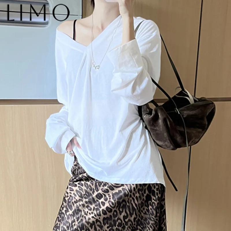 

LIMO French Minimalist V-neck Tee Sustainable Cotton Top Women Loose Fit Long Sleeve Shirt Capsule Wardrobe Essential