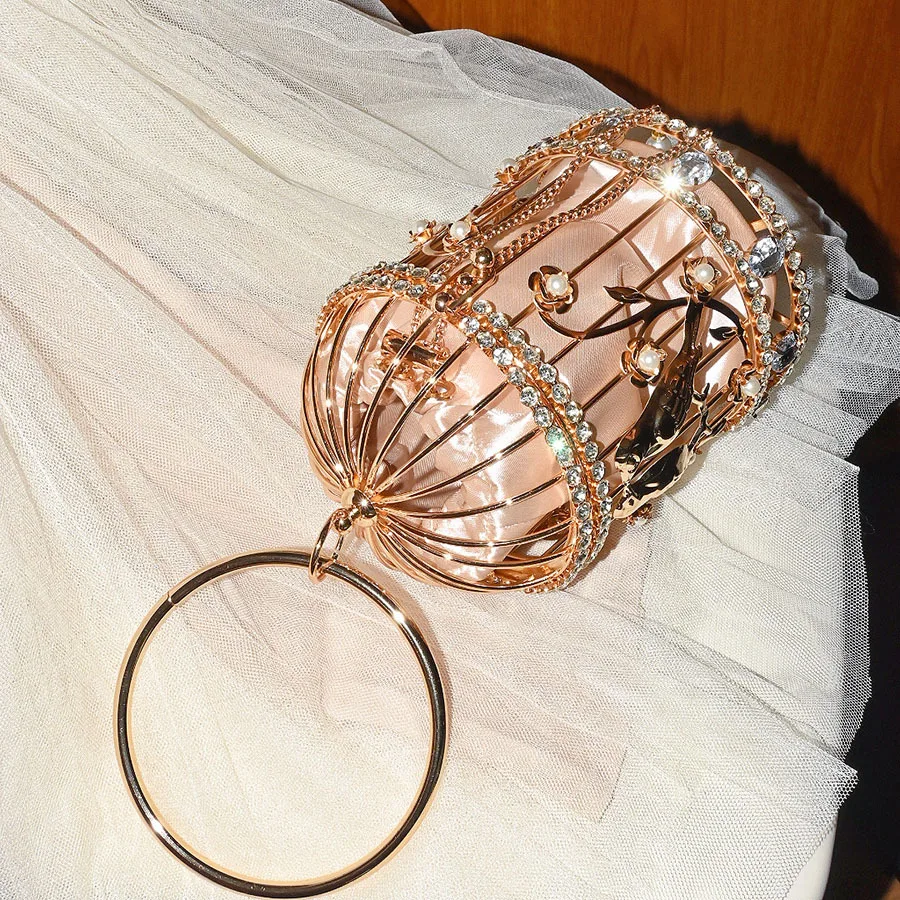 Metallische Hohltasche in Vogelkäfig-Optik, glänzend und unflexibel, mit Strassbesetzten Blumen, hochwertige tragbare Abendtasche. – Detail 6