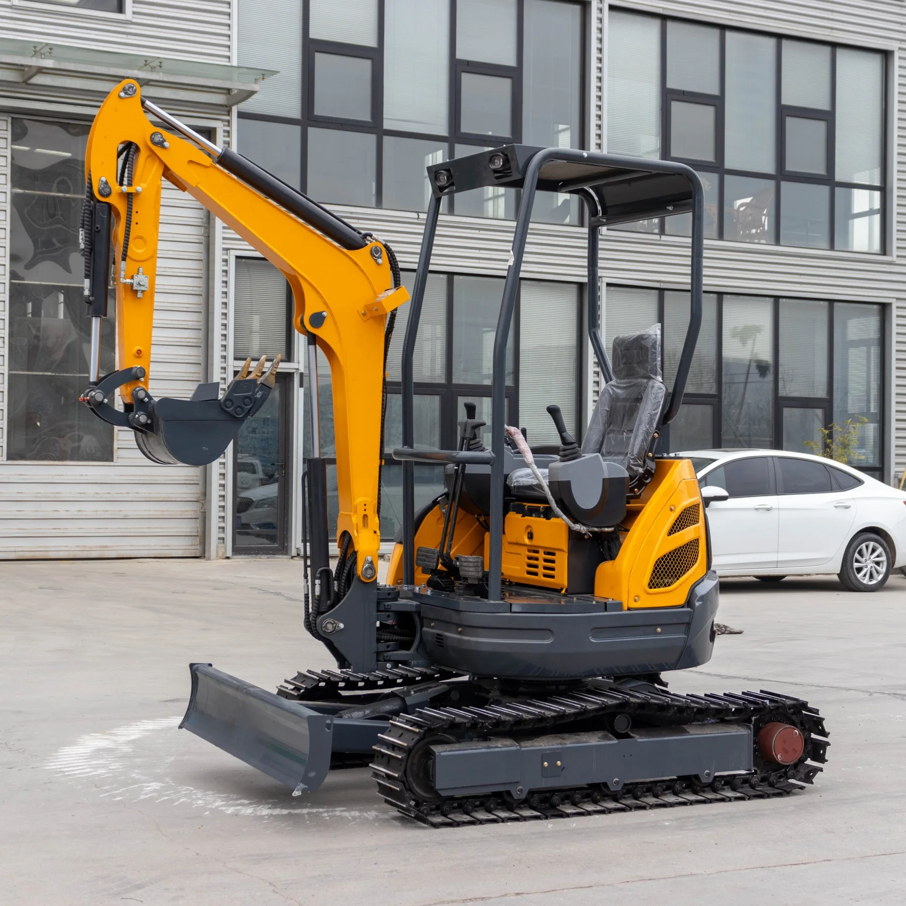 

The best-selling 2.5 ton 3 ton small excavator with original customized products has shorter working hours 2.5 ton excavator