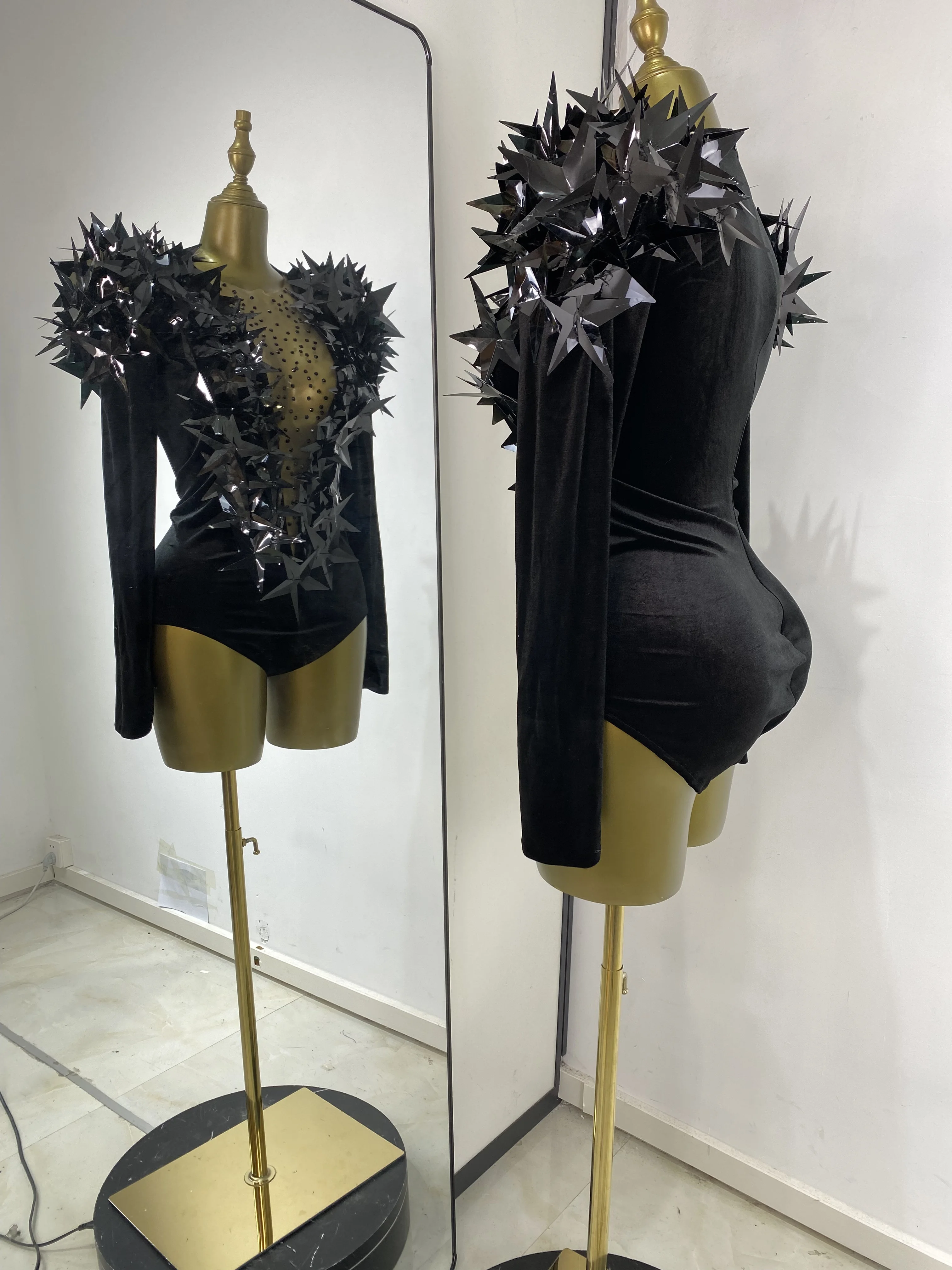 

Женские черные готические костюмы для выступлений со звездами и стразами, бархатный купальник с длинными рукавами, вечернее платье для клуба, вечеринки, ночного бара, диджея