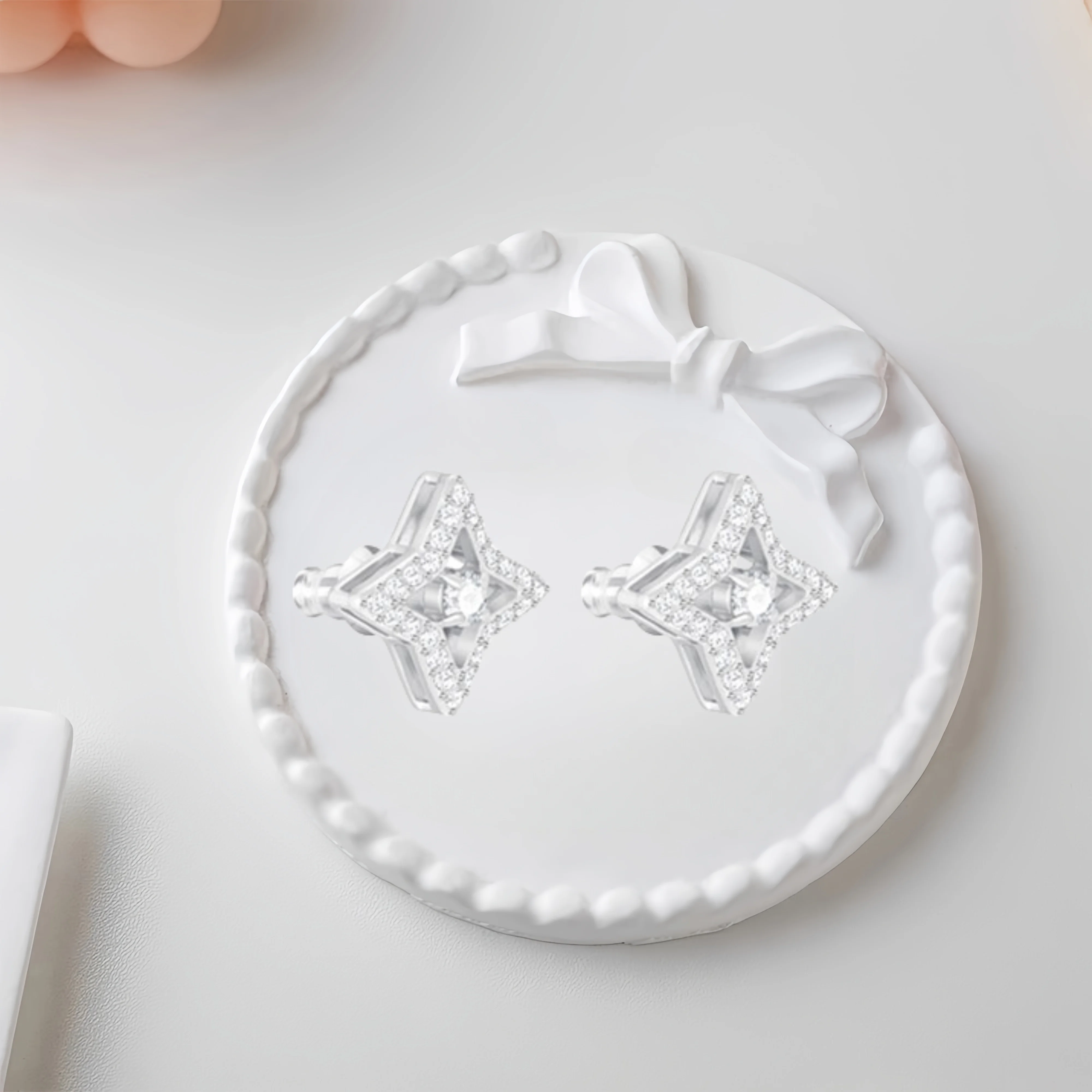 

2025 Hot Selling Brand Women's Earrings Simple, Fashionable, Luxurious Jewelry Suitable for Gifting To Friends