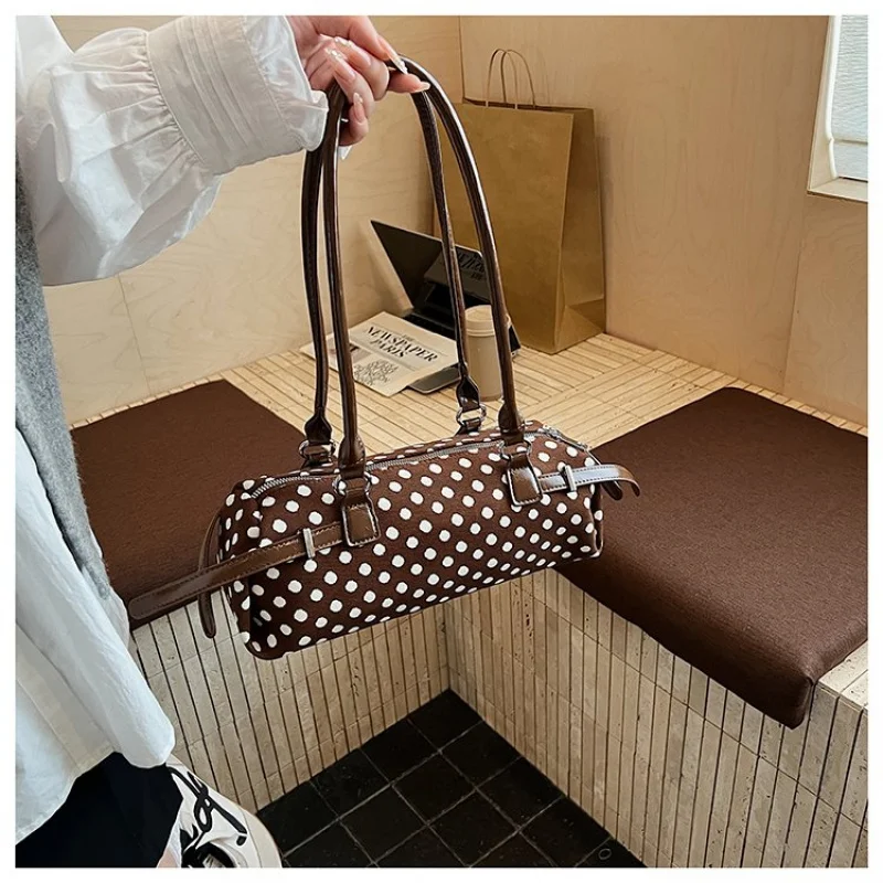 

Luxury Women's Shoulder Bag Crafted From Premium Leather Boasting Lightweight Soft High-End Paris Sleek Vintage Daily Look​