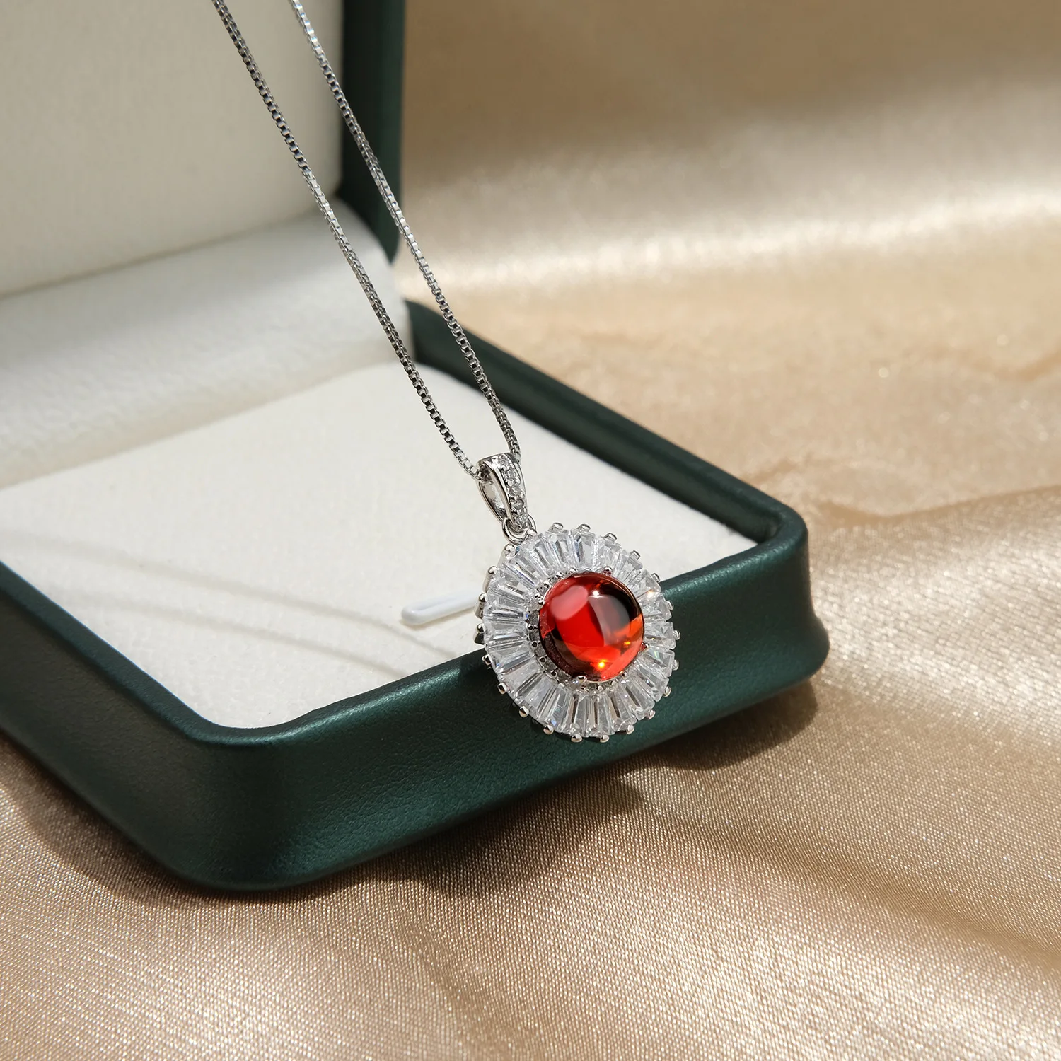 

925 Sterling Silver Luxury Design Round Red Zircon Necklace Wedding Anniversary Party Gift