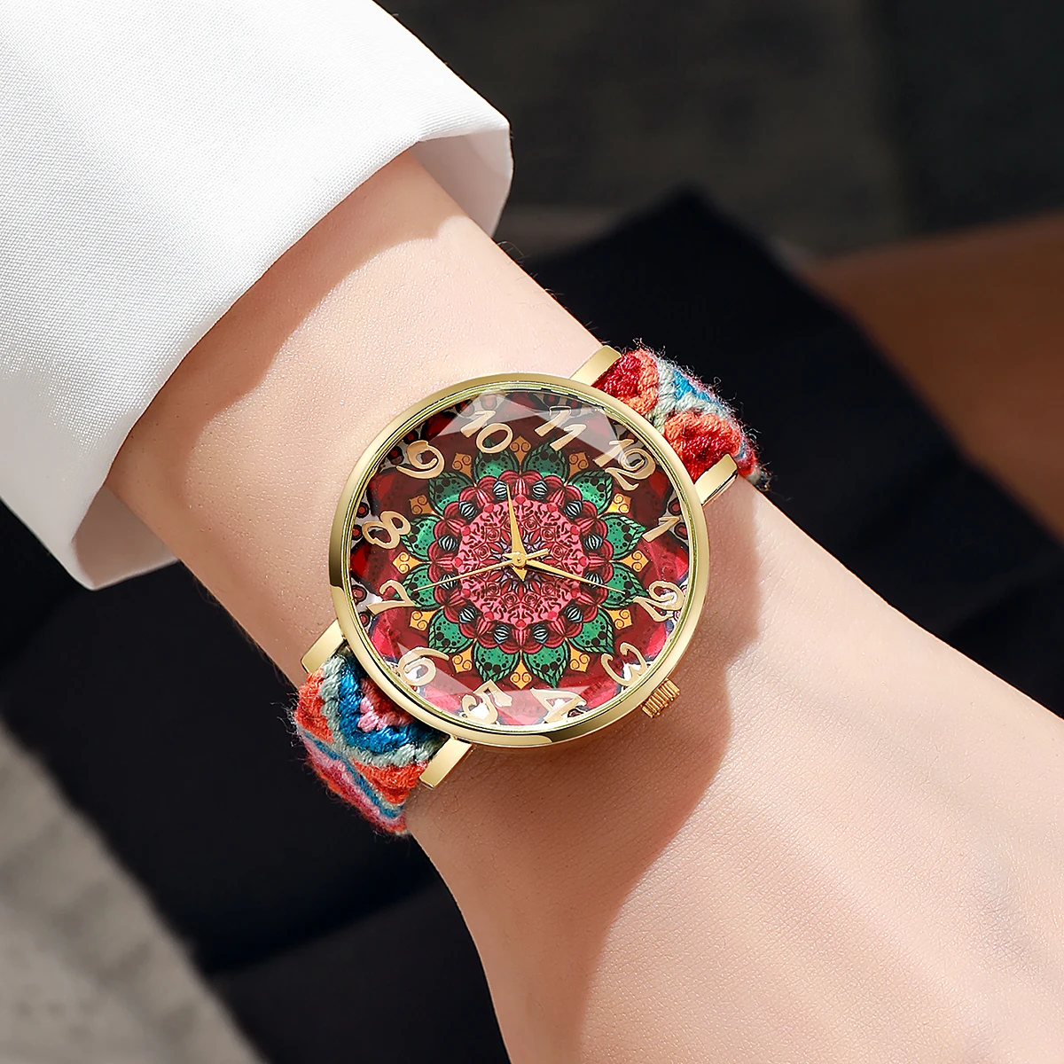 1pcs Women's Gift Watch Fashion Casual Personalized Digital Dial Trendy Classic Quartz Watch ( Box Not Included)