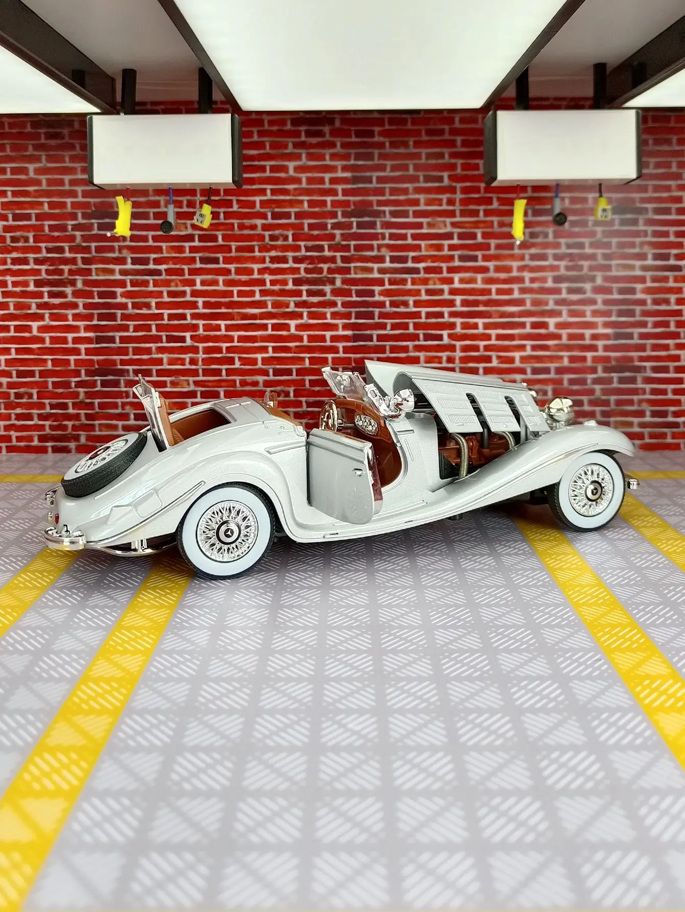 

1:24 500k retro fashion classic car alloy model car ornaments collection warrior acousto-optic children's toy car