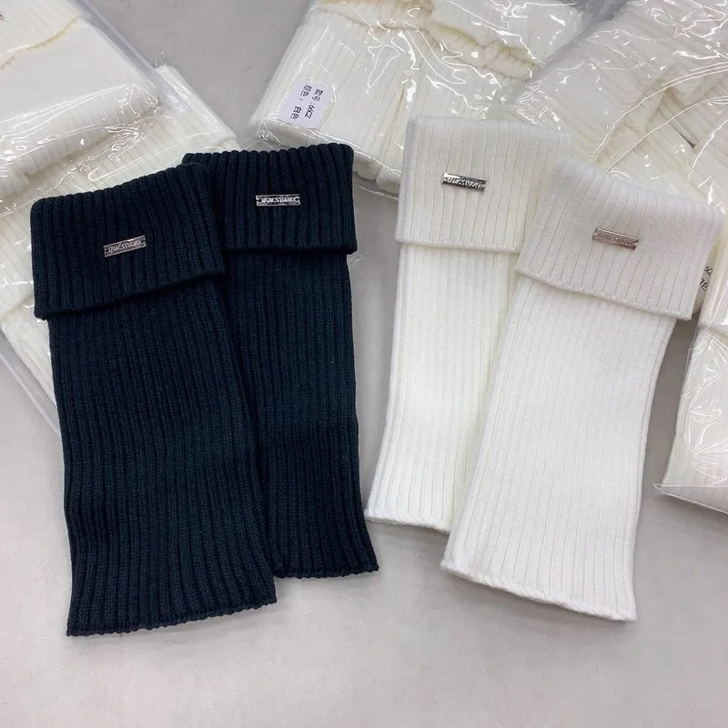 2026 الخريف الشتاء المعادن التسمية تدفئة الساق اليابانية محبوك الجوارب الدافئة غطاء للقدم الإناث أسود أبيض Y2K جوارب جوارب السيقان
