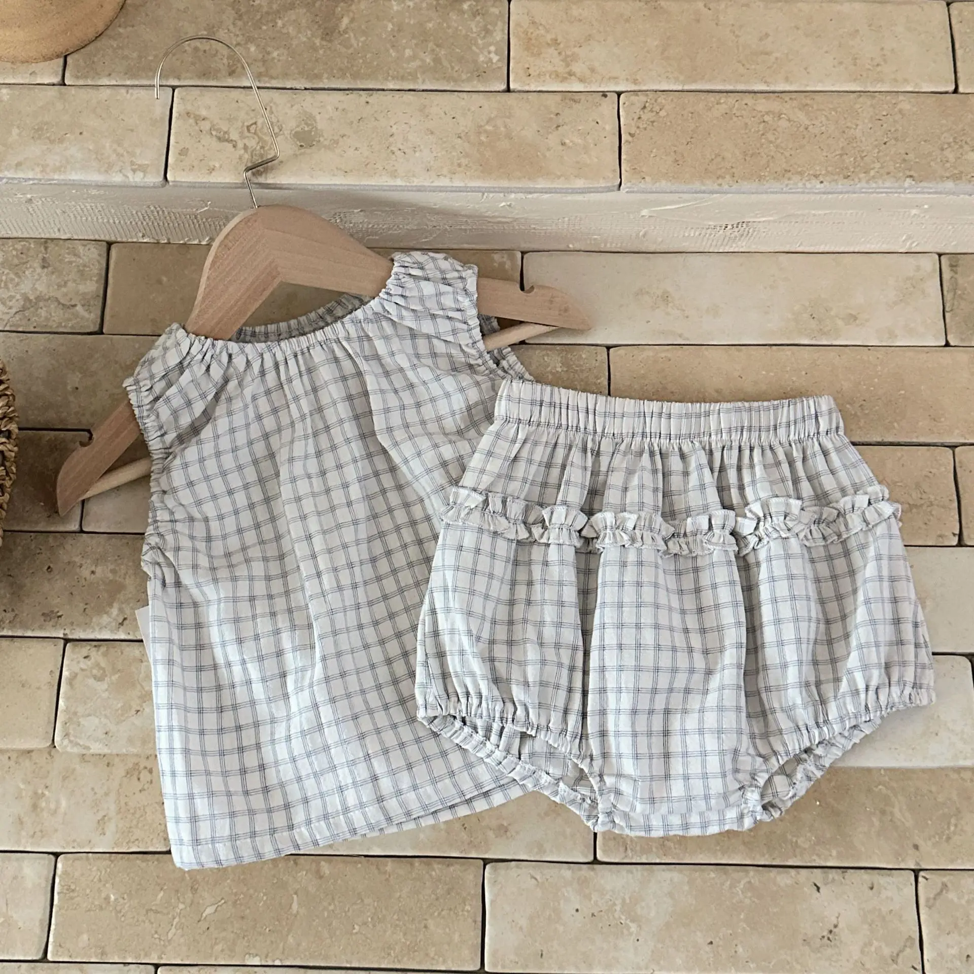 

2026 Summer New Girls Sleeveless Clothes Set Baby Girl Simple Plaid Tops + Lace Shorts 2pcs Suit Infant Toddler Cotton Outfits