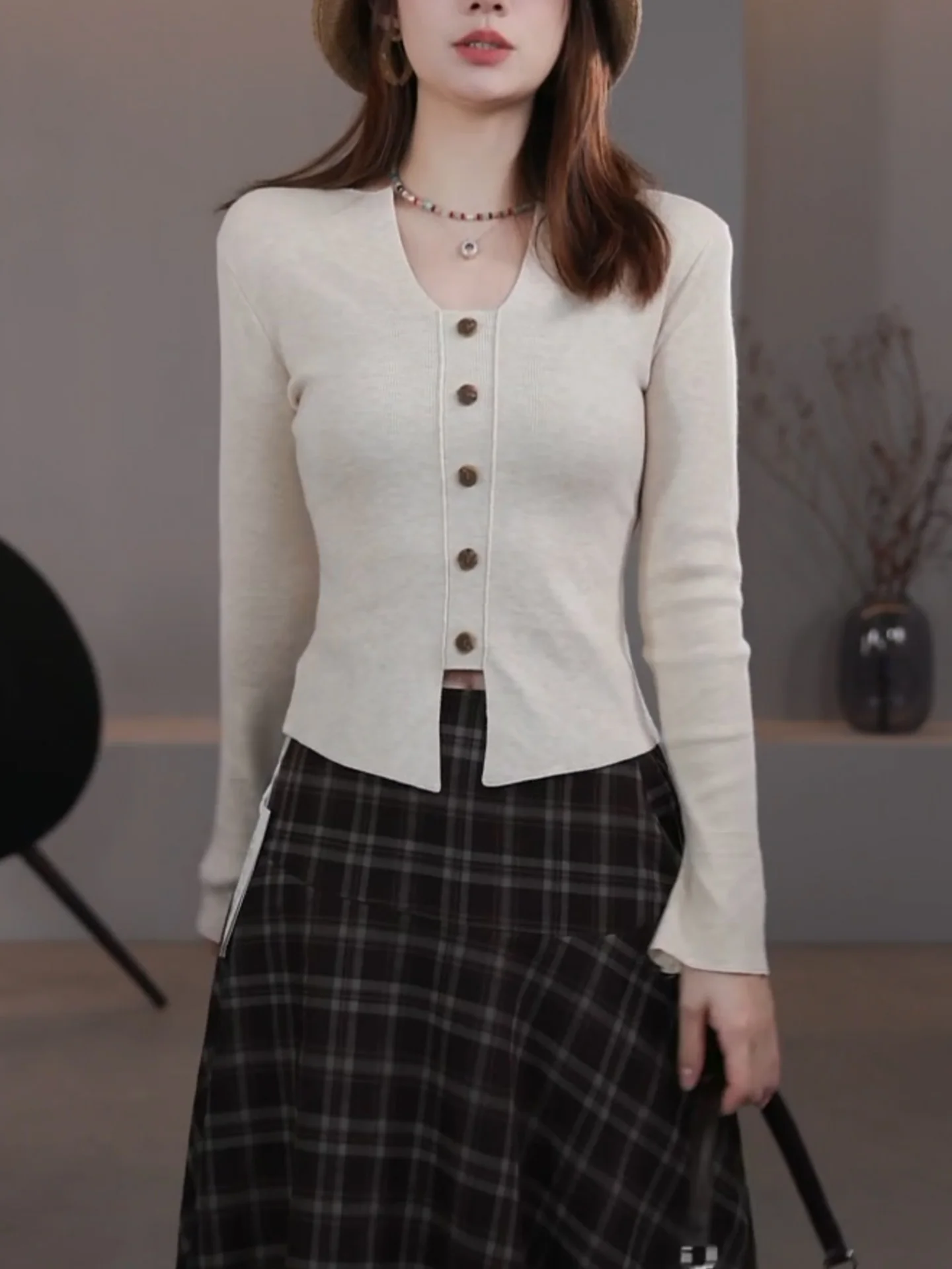 

Faionable Large Size Women's Knitwear V-Ne Moccasin White Top Korean Sle Autumn Winter New Arrival Casual Comfortable