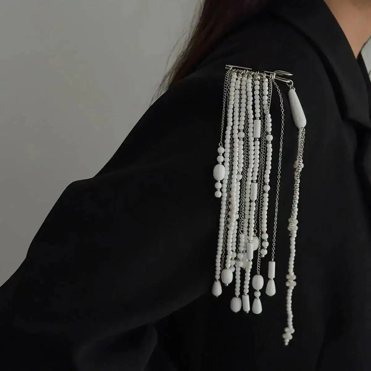 

KunJoe New Exaggerated Metal Chain Pendant Tassel Brooches Women Handmade Personality Charm Trousers Shortened Pins Rock Jewelry