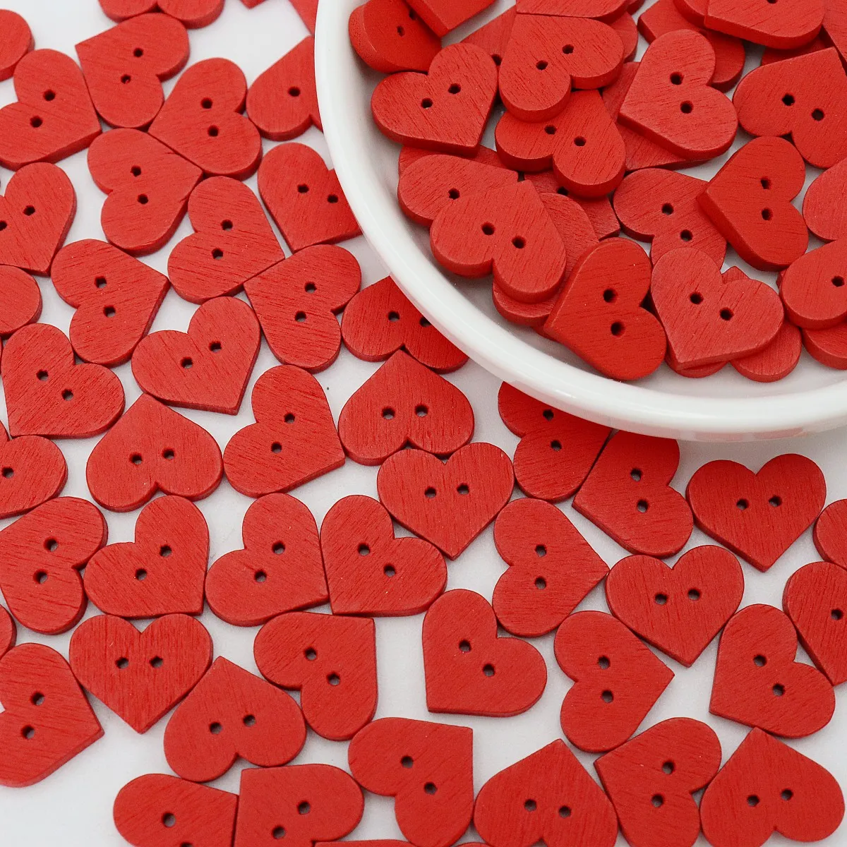 100pcs Red 15mm Heart Shaped 2 Hole Wooden Buttons For Sewing Scrapbooking Christmas Crafting DIY Accessories Embellishments