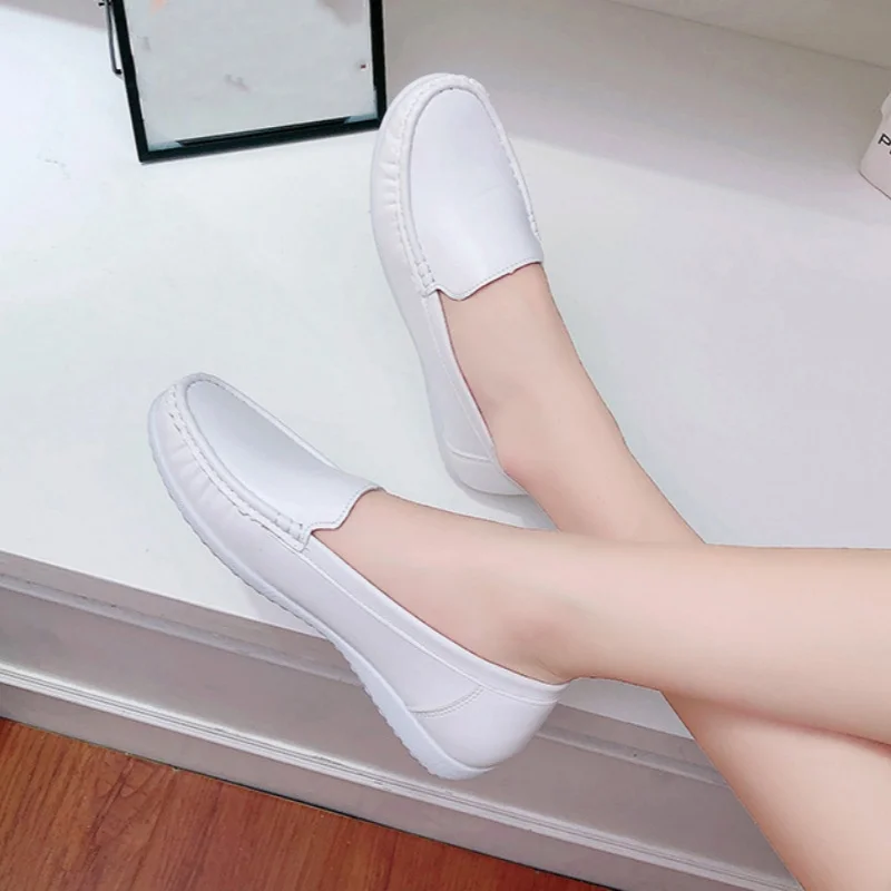 

Весенне-осенняя новая спортивная удобная повседневная обувь для кормящих женщин, модная нескользящая обувь на мягкой подошве с наклонной подошвой