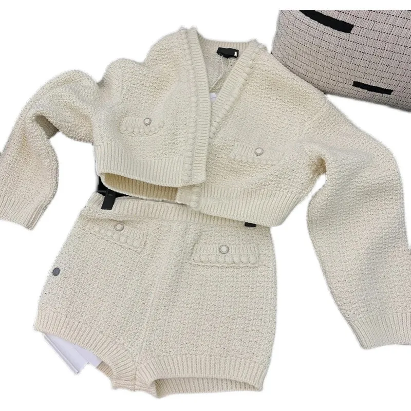 2022 Brief paragraph small sweet white knitting cardigan - neck sweater temperament shorts cotton suits