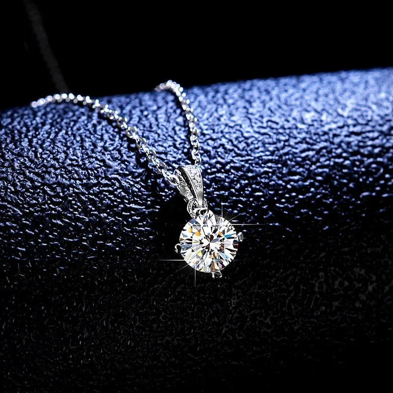 Luxury Platinum PT950 Pendants 1 Carat Moissanite Diamond Necklace for Women Fashion Classic Four Claw Clavicle Chain Jewelry