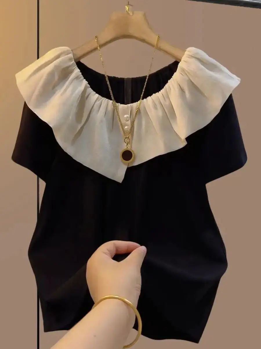 camiseta-feminina-coreana-de-verao-2026-com-gola-redonda-manga-curta-bolso-caimento-solto-e-detalhe-em-renda-–-design-mode