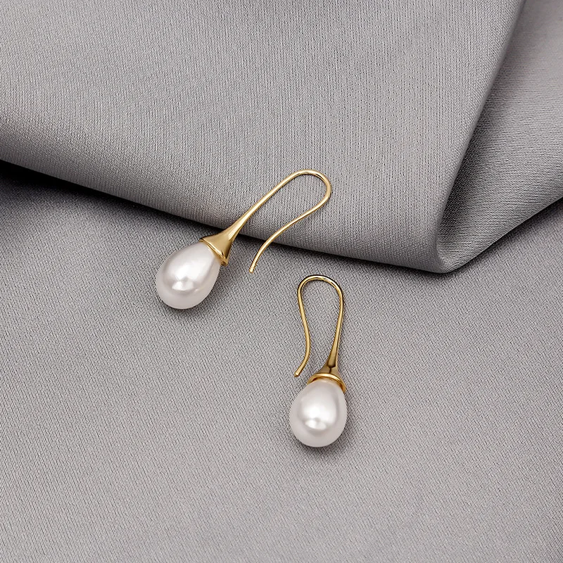 Woman Vintage Pearl Dangle Earrings 2022 Gold Color Simple Style Classic Long Hanging Earring Personality Women\'s Party Jewelry